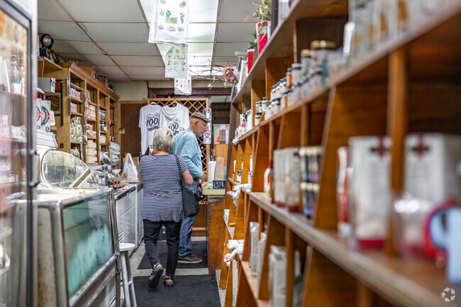 Another option for groceries near Northeast Hagerstown is Gordon Grocery.