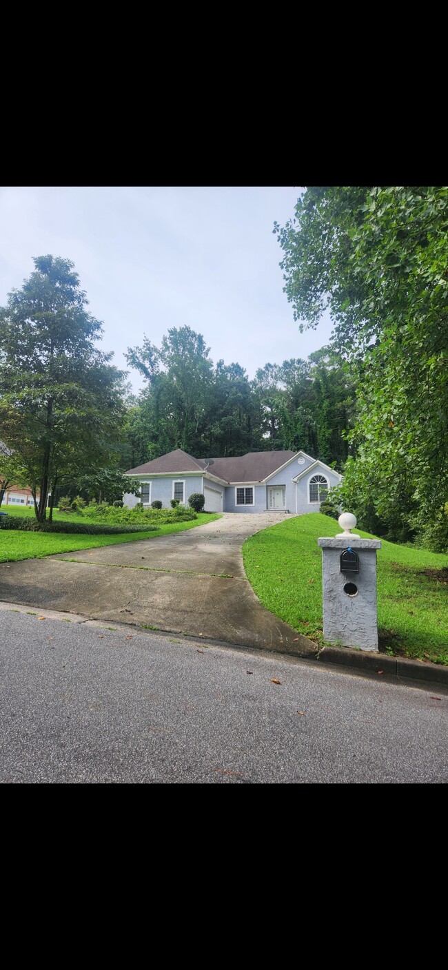 2885 Summit Dr, Jonesboro, GA 30236