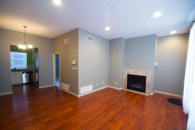 1818 N Fitzhugh Ave unit 4, Dallas, TX 75204 - photo 3