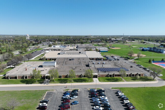 The student-teacher ratio at Apollo Senior High School is 16 to 1.