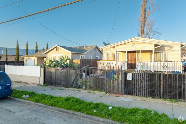 Arroyo Viejo and Oakland face crime at an elevated level; residents use fences to deter entry.