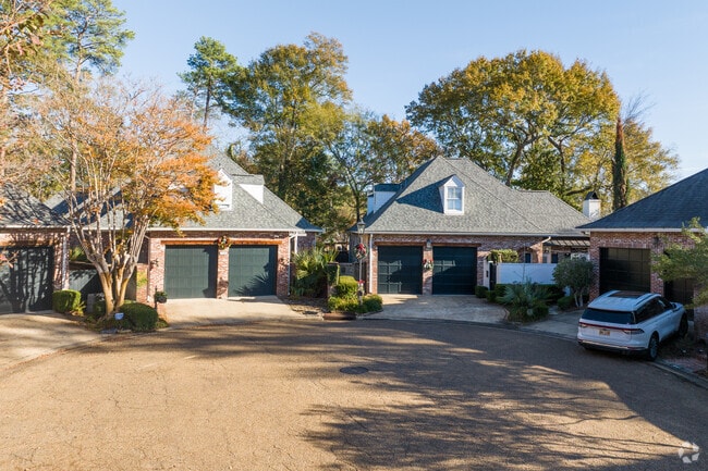 Some neighborhoods in Jackson boast tight-knit communities, fostering close bonds among resident