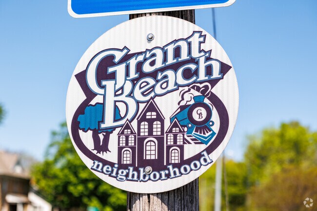Grant Beach is a small, established neighborhood in close proximity with Springfield downtown.