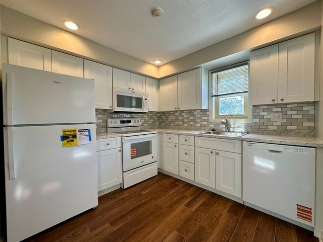 3524 W Shore Rd, Warwick, RI 02886 - photo 3