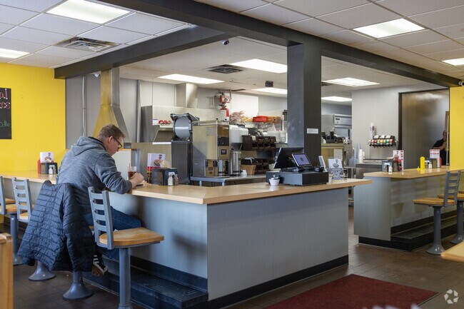 G&L is an extremely popular hotdog diner local to the Muskegon Area.