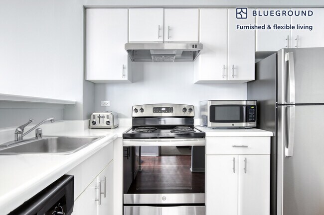 445 E Ohio St unit FL40-ID407, Chicago, IL 60611 - photo 7