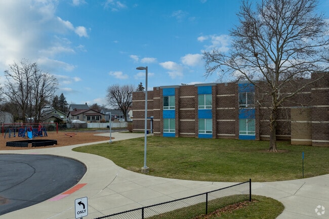 Shawnee Elementary School has a student to teacher ratio of 21 to 1.