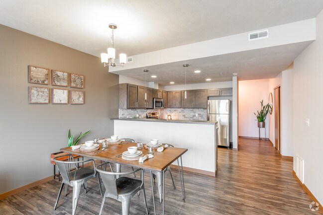 2BR, 2BA - 1,112 SF