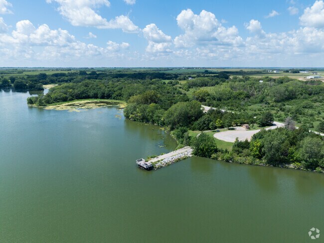 Recreation lakes for boating and swimming sit a short drive from Hickman.