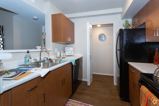 2BR, 2BR - 1058 SF Kitchen