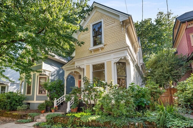 1720 NW Hoyt St, Portland, OR 97209 - photo 3