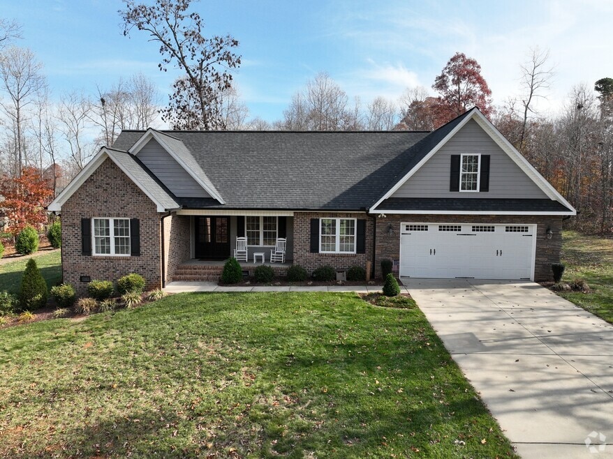 2124 Layton Ln, Newton, NC 28658 - photo 2