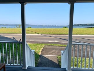 220 Veranda St, Portland, ME 04103