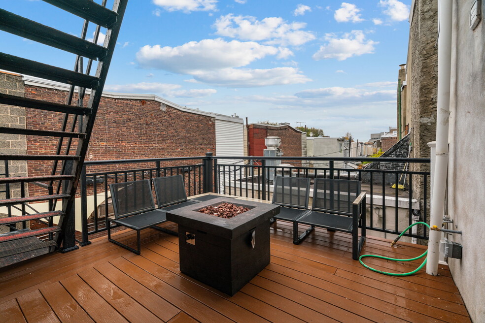 411 E Girard Ave unit 1, Philadelphia, PA 19125 - photo 1