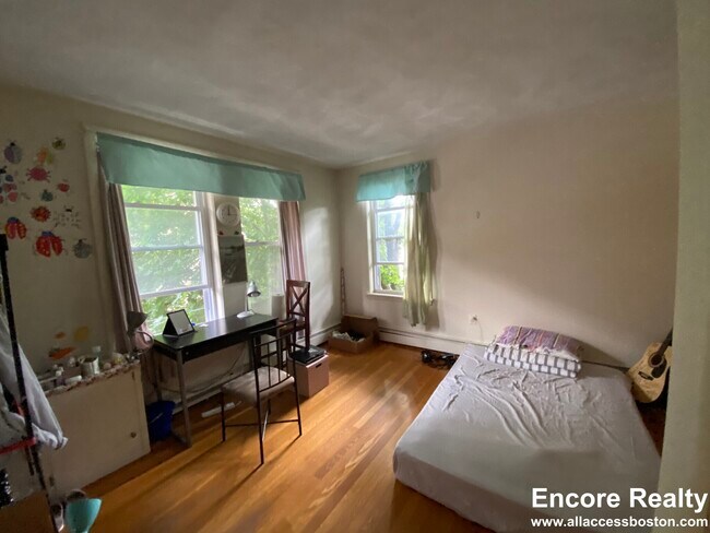 310 Tappan St unit 9, Brookline, MA 02445 - photo 5