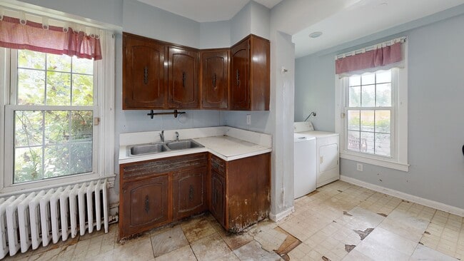 5126 Navahoe St, College Park, MD 20740 - photo 2