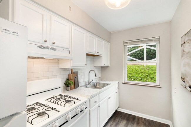 1607 Asmann Ave unit 11, Cincinnati, OH 45229 - photo 6