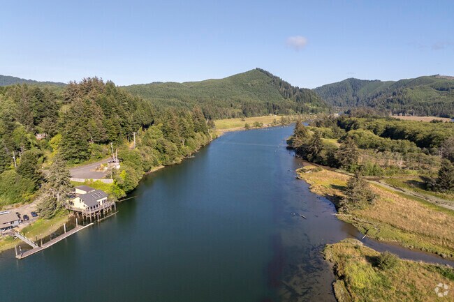 Siletz Bay shows off the Oregon nature.