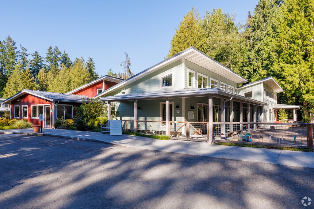 Montessori Country School