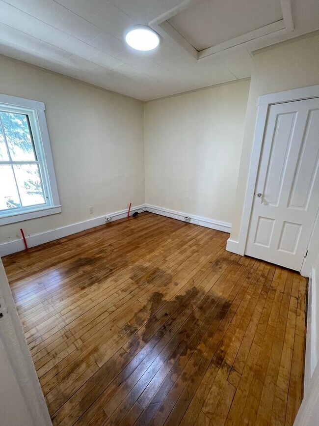 57 N Willard St unit 57 North Willard St, Burlington, VT 05401 - photo 2