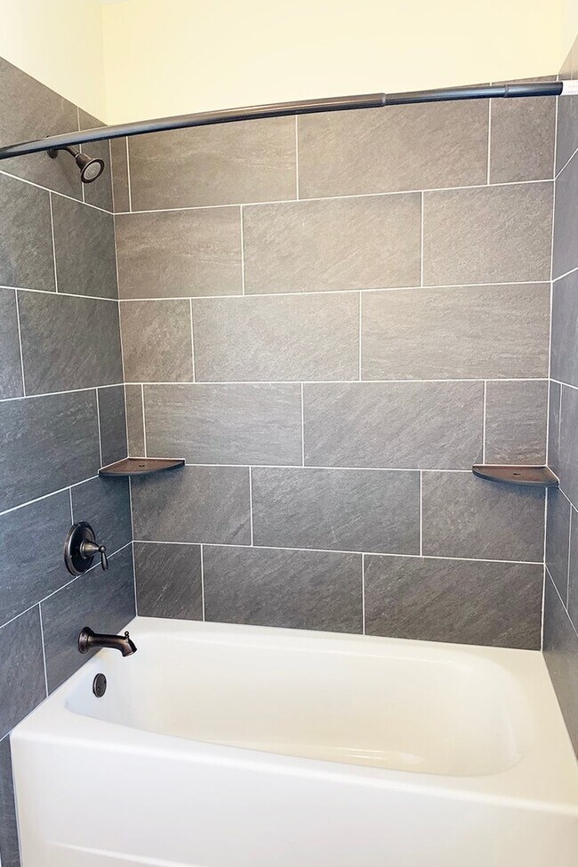 375 St Paul St unit 3, Burlington, VT 05401 - photo 2