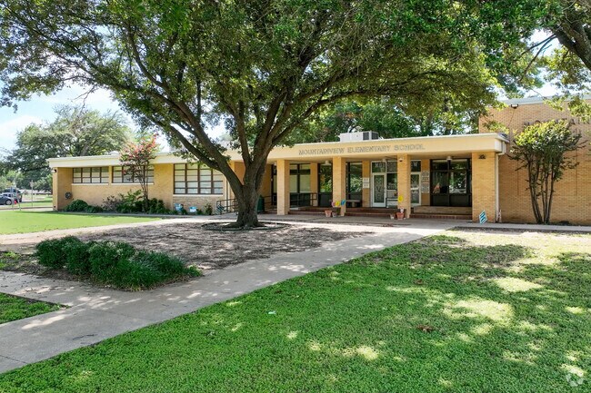 GreatSchools gives Mountainview Elementary School a 14:1 student-to-teacher ratio.