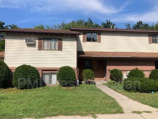 6079 In the Pines Dr SE, Grand Rapids, MI 49548