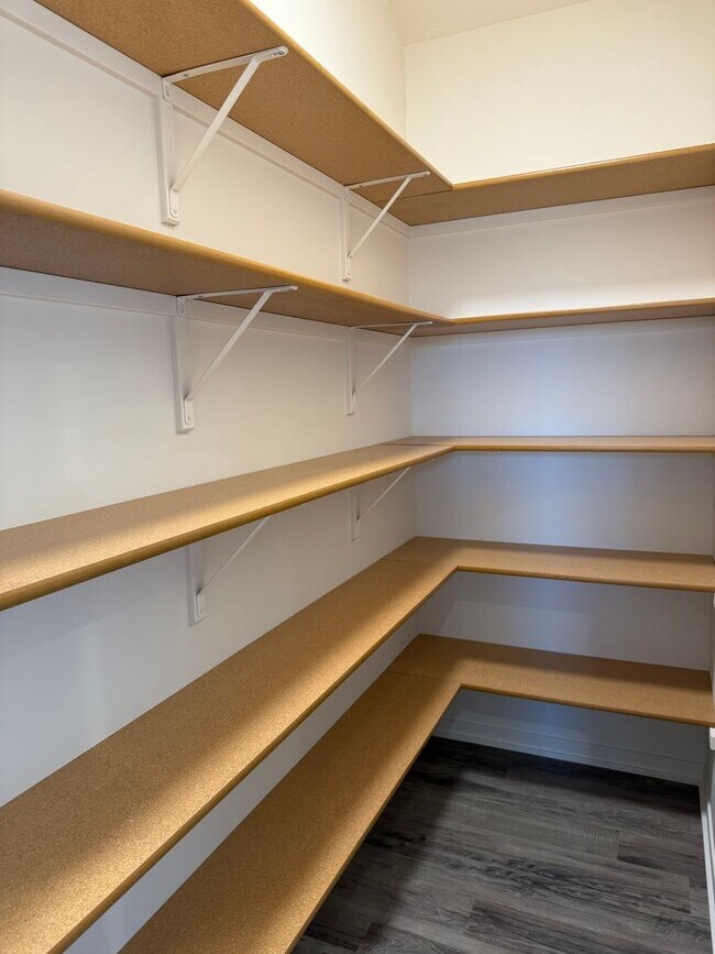 6957 Serpentine Dr, Lincoln, NE 68521 - photo 4