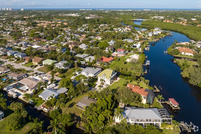 The view above Arbel shows the neighborhood and its canals that come off of the Imperial