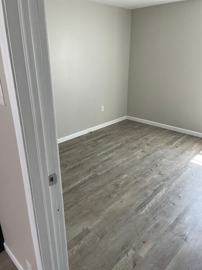 1344 Buffalo Rd unit Downstairs, Erie, PA 16503 - photo 7