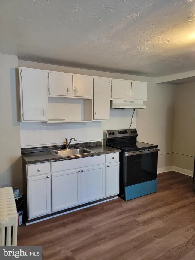 613 Walnut St, Norristown, PA 19401 - photo 4