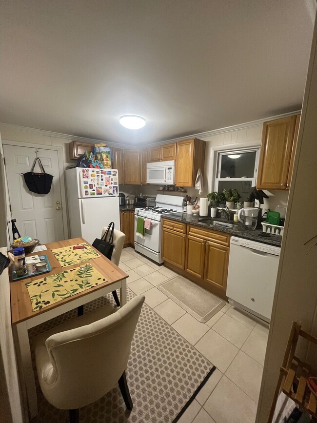 50 Cedar St Unit 6, Cambridge, MA 02140