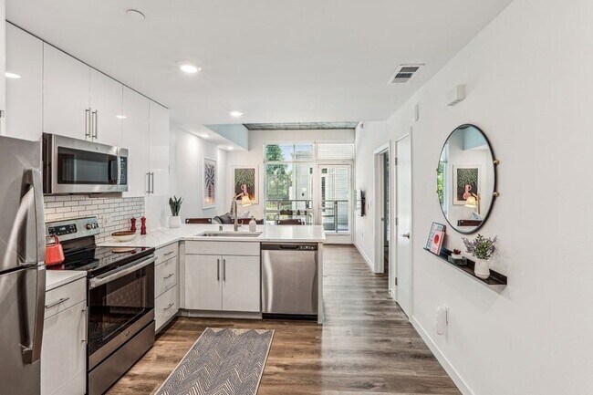 Link Apartments® Four12, Oakland, CA 94607 - photo 4