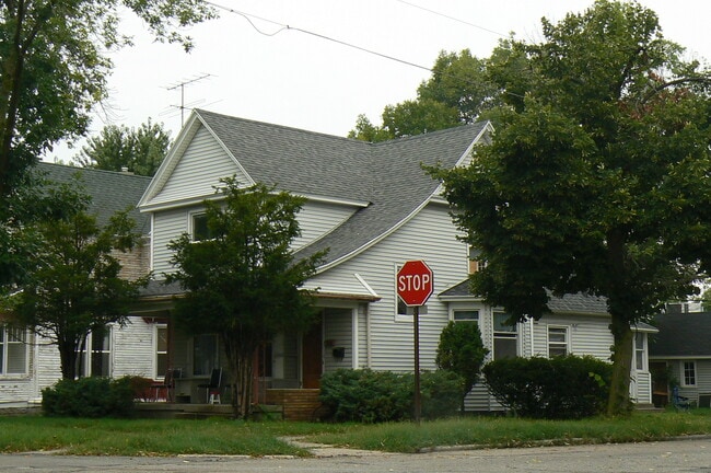 1 W 17th St unit Upper unit, Holland, MI 49423 - photo 2