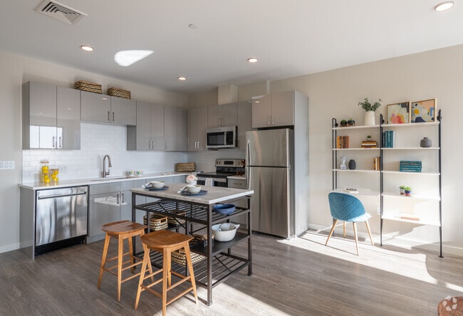 2BR, 1BA - 736 SQ FT