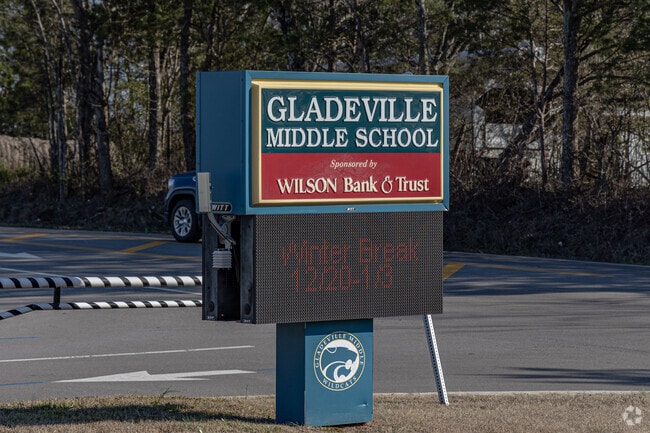 Gladeville Middle School educates students in grades 6 - 8.