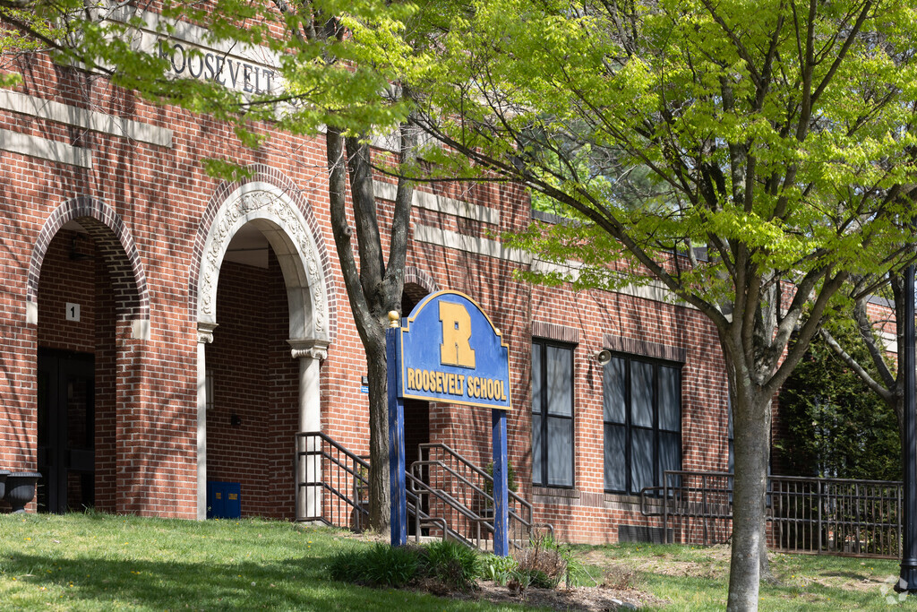 Roosevelt School in River Edge, NJ