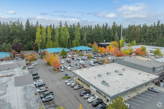 The 68th Street retail plaza offers Appleton residents options for shopping and dining.