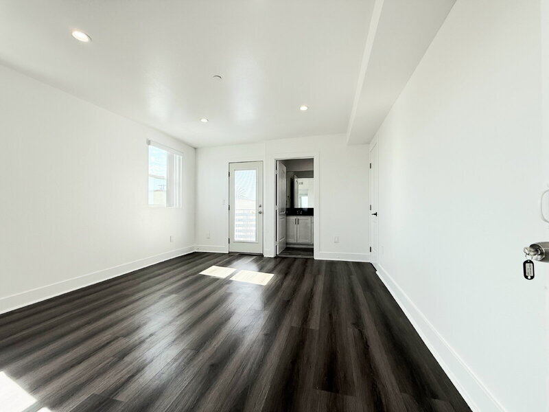 2855 1/2 Cincinnati Room 5
