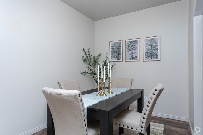 2BR, 2BA - 1,003SF - Dining Area