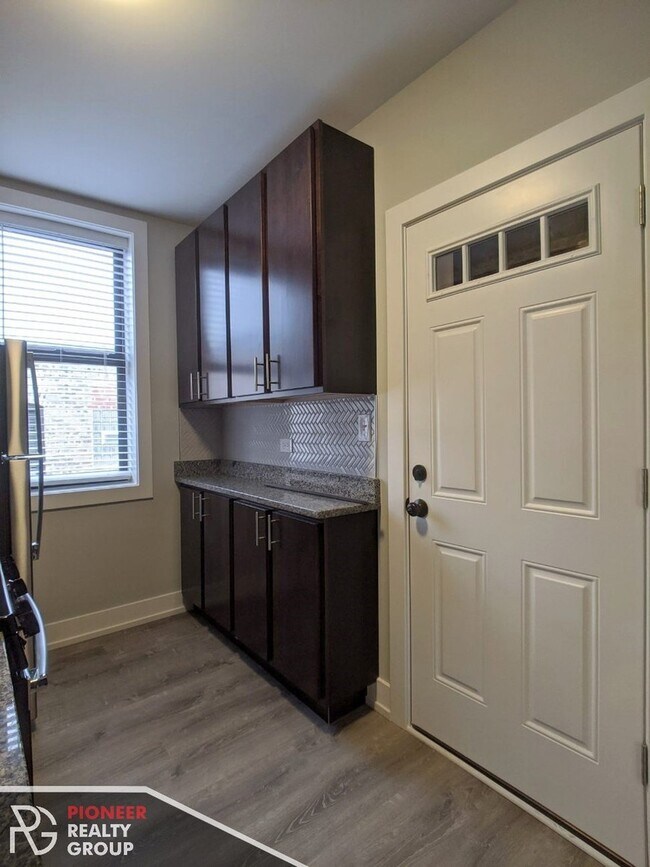 713 W Brompton Ave unit 3, Chicago, IL 60657 - photo 3