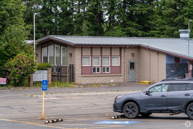 Highland Elementary School is a public school in the town of Reedsport.