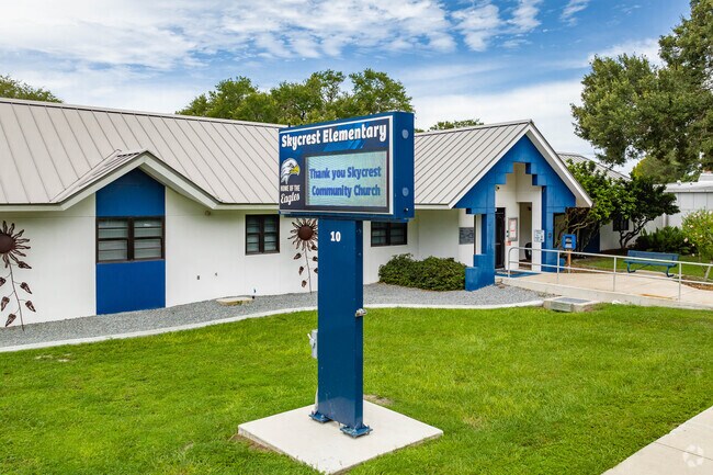 Skycrest Elementary 605 students in grades PK, K-5 with a student-teacher ratio of 13 to 1.