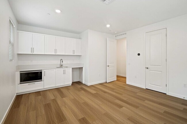 2380 Haley Point Dr unit 104, Ventura, CA 93003 - photo 4