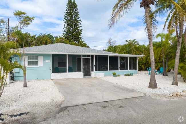 Along the eastern side of Longboat Key are waterfront communities of single-family homes.