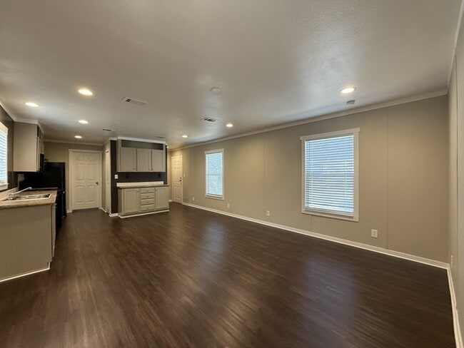 113 Lillian St, Conroe, TX 77301 - photo 2