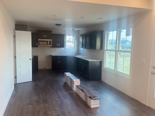 511 Ayden Ln, Clarksville, TN 37042 - photo 2