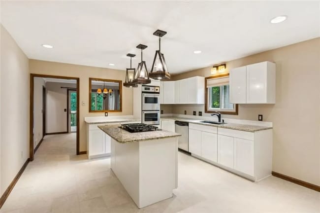 1616 Maple Ridge Dr, Suwanee, GA 30024 - photo 4