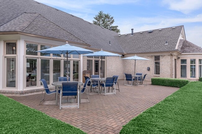 Manors at Knollwood, Clinton Township, MI 48038 - photo 3