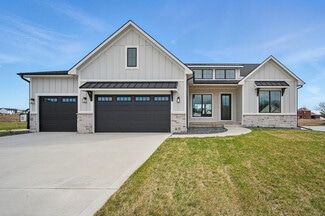 805 Canterbury Cir, Waukee, IA 50263